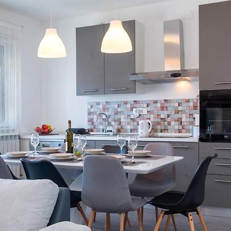 Apartment Kris พูลา ภายนอก รูปภาพ
