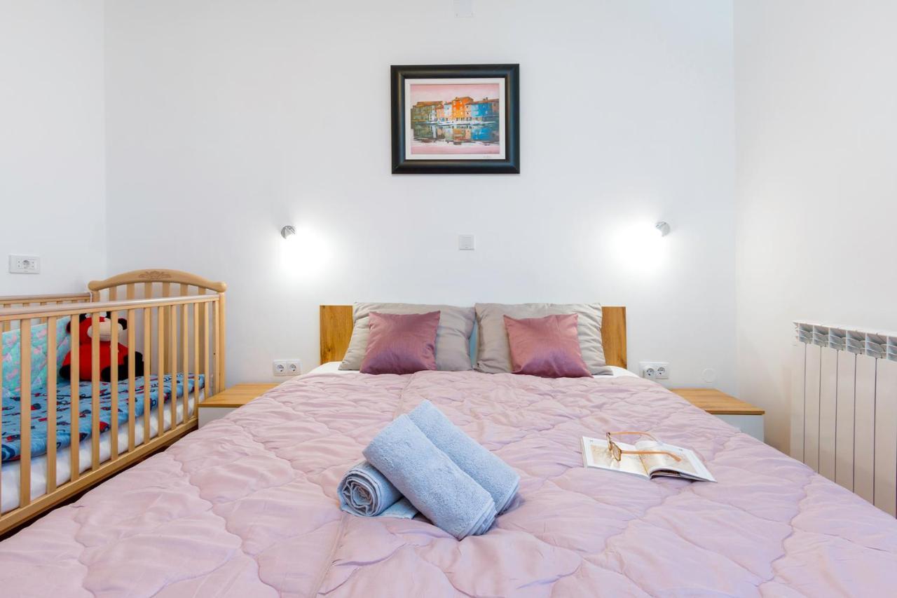 Apartment Kris พูลา ภายนอก รูปภาพ