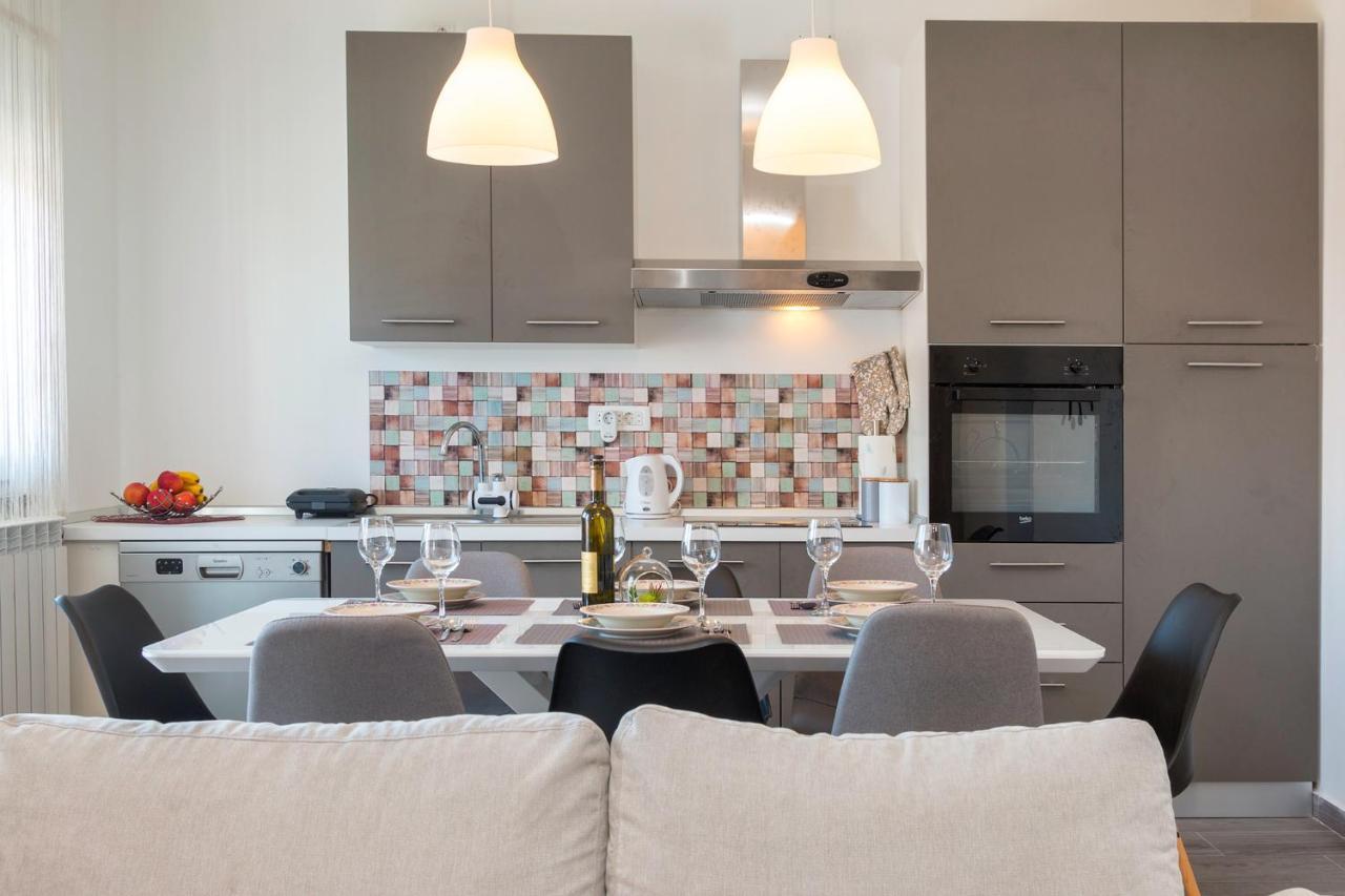 Apartment Kris พูลา ภายนอก รูปภาพ