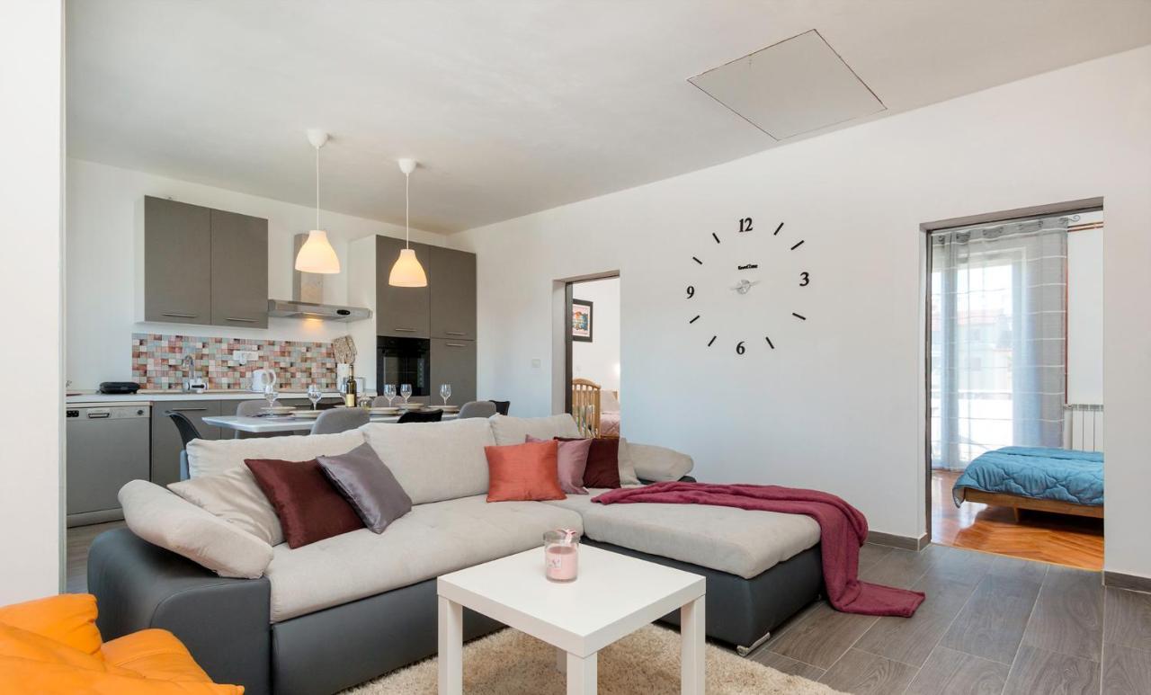 Apartment Kris พูลา ภายนอก รูปภาพ