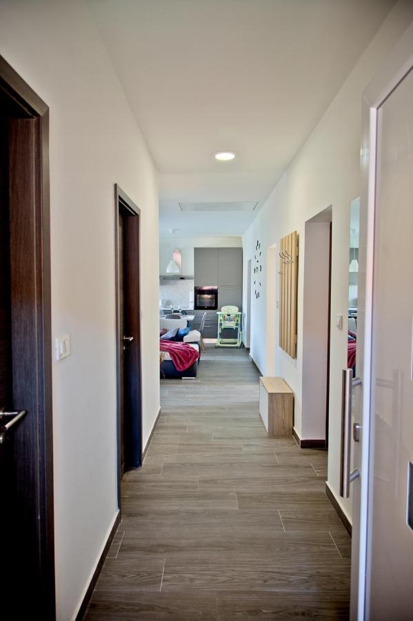 Apartment Kris พูลา ภายนอก รูปภาพ